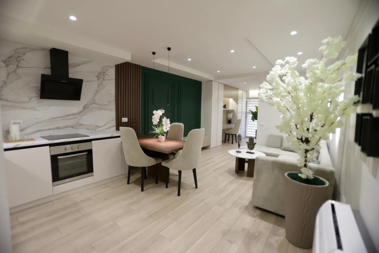La Grand - New Bazaar Apartment Tirana Bagian luar foto