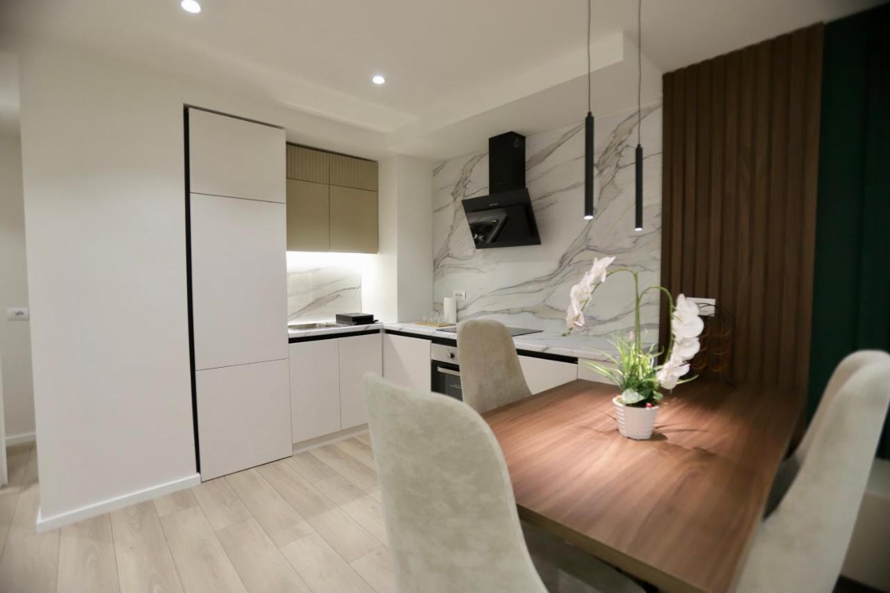 La Grand - New Bazaar Apartment Tirana Bagian luar foto