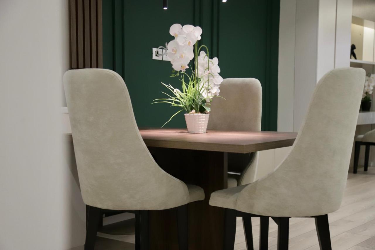 La Grand - New Bazaar Apartment Tirana Bagian luar foto
