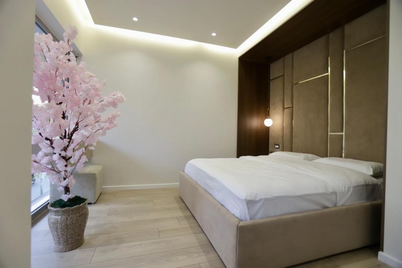 La Grand - New Bazaar Apartment Tirana Bagian luar foto