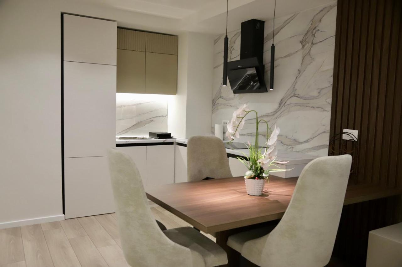 La Grand - New Bazaar Apartment Tirana Bagian luar foto