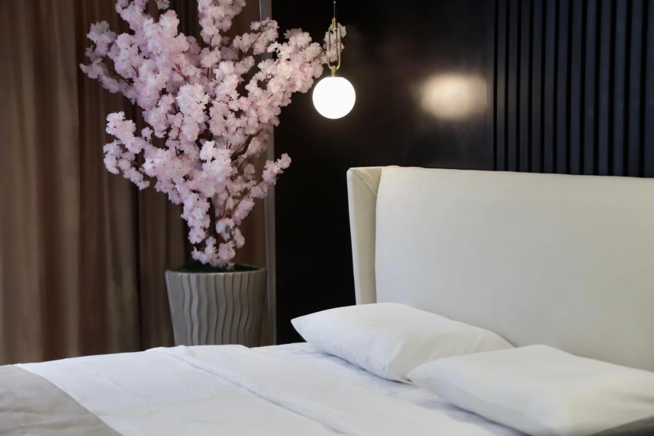 La Grand - New Bazaar Apartment Tirana Bagian luar foto