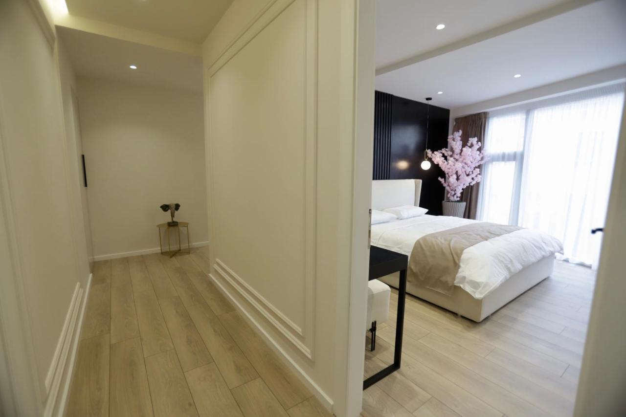 La Grand - New Bazaar Apartment Tirana Bagian luar foto