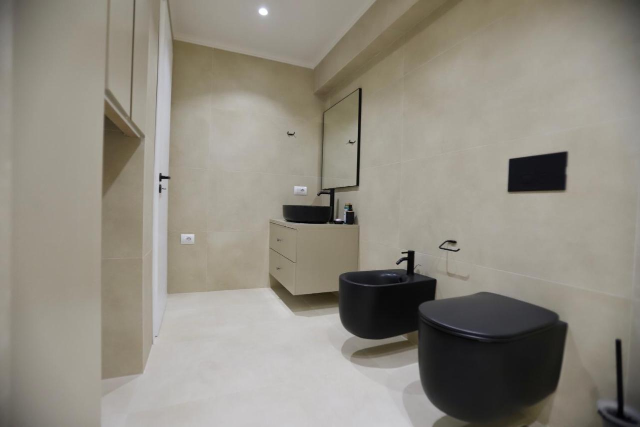 La Grand - New Bazaar Apartment Tirana Bagian luar foto