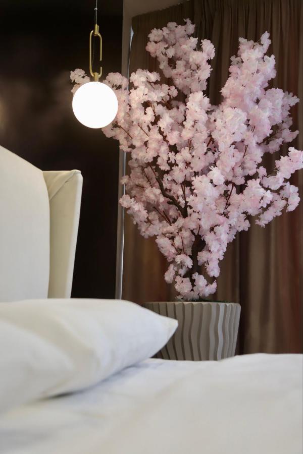 La Grand - New Bazaar Apartment Tirana Bagian luar foto