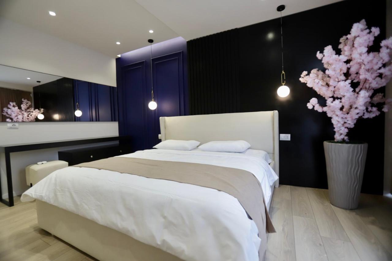 La Grand - New Bazaar Apartment Tirana Bagian luar foto