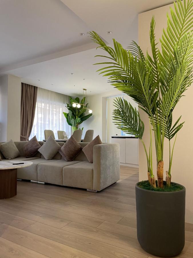 La Grand - New Bazaar Apartment Tirana Bagian luar foto