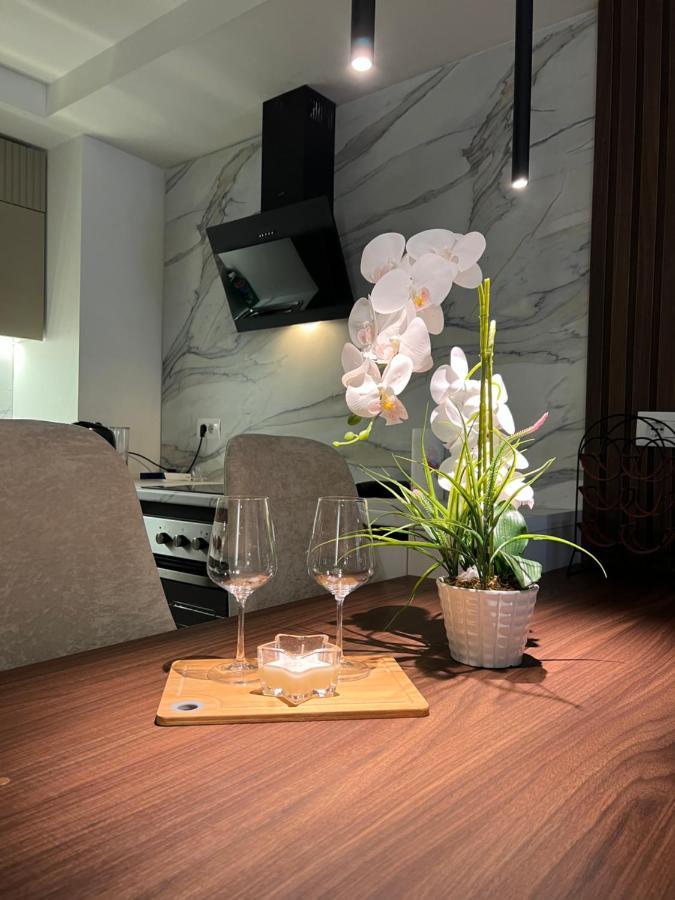 La Grand - New Bazaar Apartment Tirana Bagian luar foto